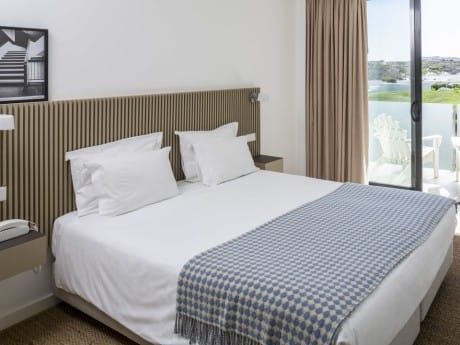 Zimmerbeispiel im Memmo Baleeira Hotel
