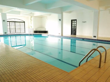 Der Innenpool des Strawberry Park Resort