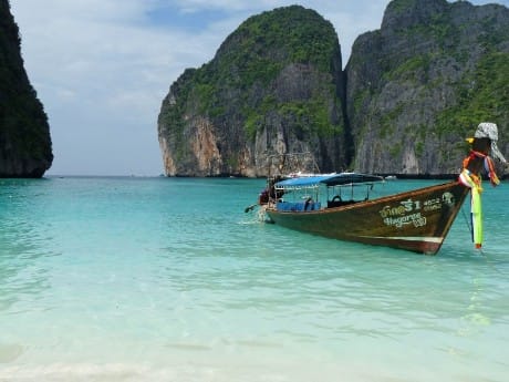 Andamanensee mit Longtailboot, Thailand