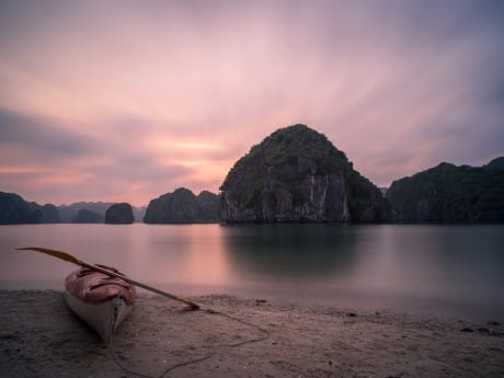 Kajaken in der Halong Bucht