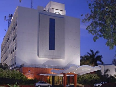 Fortune Pandiyan Hotel_Außenansicht (2)