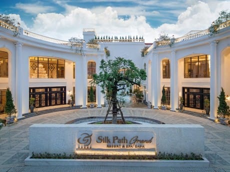 Außenansicht des Silkpath Grand Hotel 