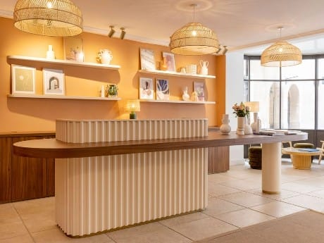 Rezeption, Grand Hotel d'Orange