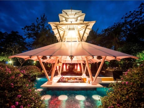 Poolbar im Segara Village Hotel