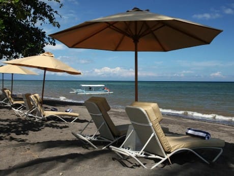 Strand des The Lovina Bali Resort