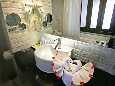 Bad, Park View Hotel Hue