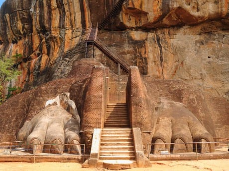 Eingang zum Löwenfelsen