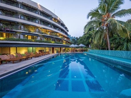 Earl's Regent Hotel, Pool