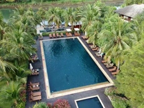 Der Pool des Royal River Kwai Resort