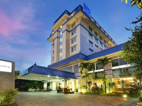 Außenansicht des Novotel Yogyakarta