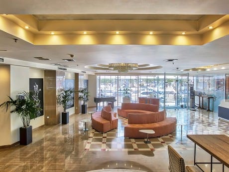 Die Lobby des Capsis Astoria 