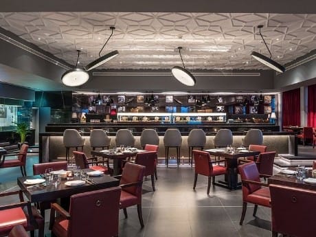 Bar im Novotel Muscat