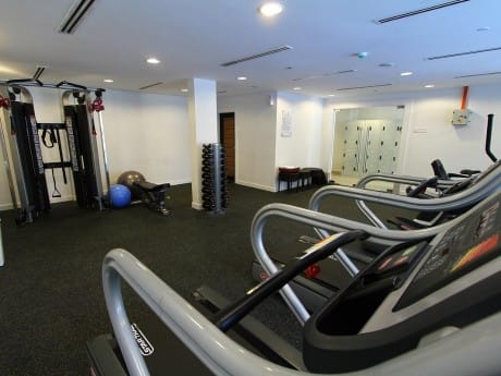 Fitnessraum im Perdana Hotel 