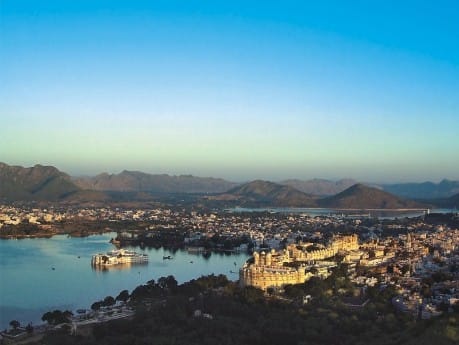 Stadtpalast und Pichola See in Udaipur