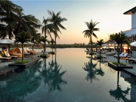Hoi An Beach Resort Pool Abends