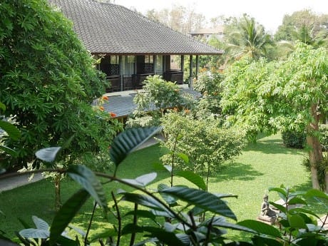 Der Garten des Royal River Kwai Resort