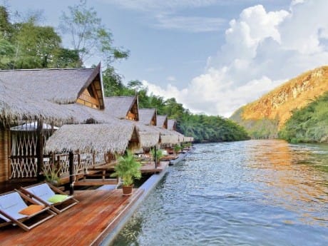The Float House Pier am Fluss Kwai
