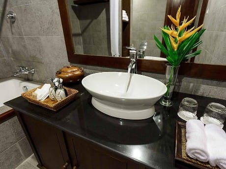 Beispielbadezimmer im Riverside Resort