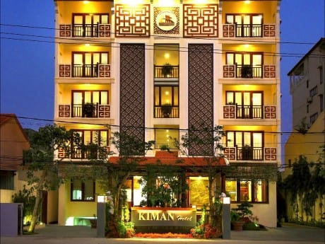 Außenansicht des Kiman Hotel 